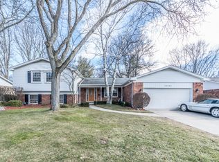 15932 Gary Ln, Livonia, MI 48154