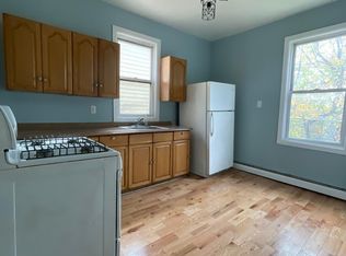 183 Wegman Pkwy #3, Jersey City, NJ 07305