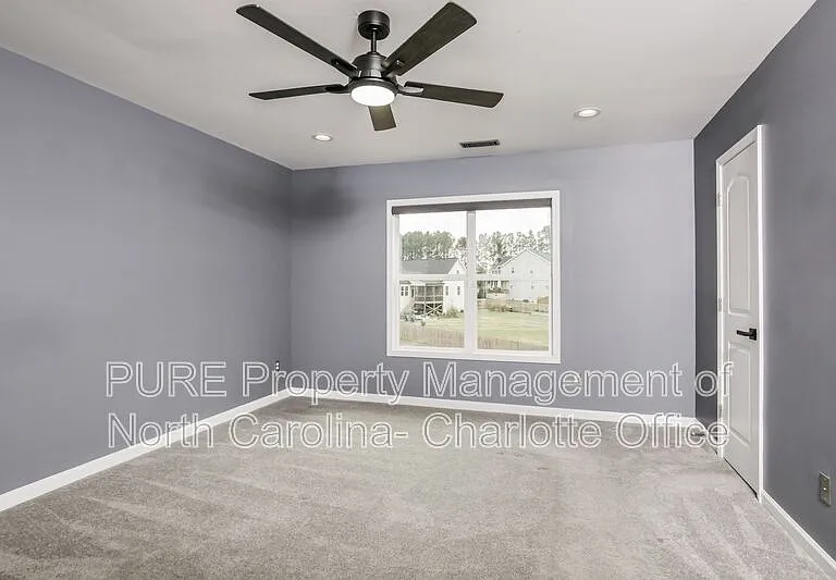 327 Silverleaf Dr — Photo 9