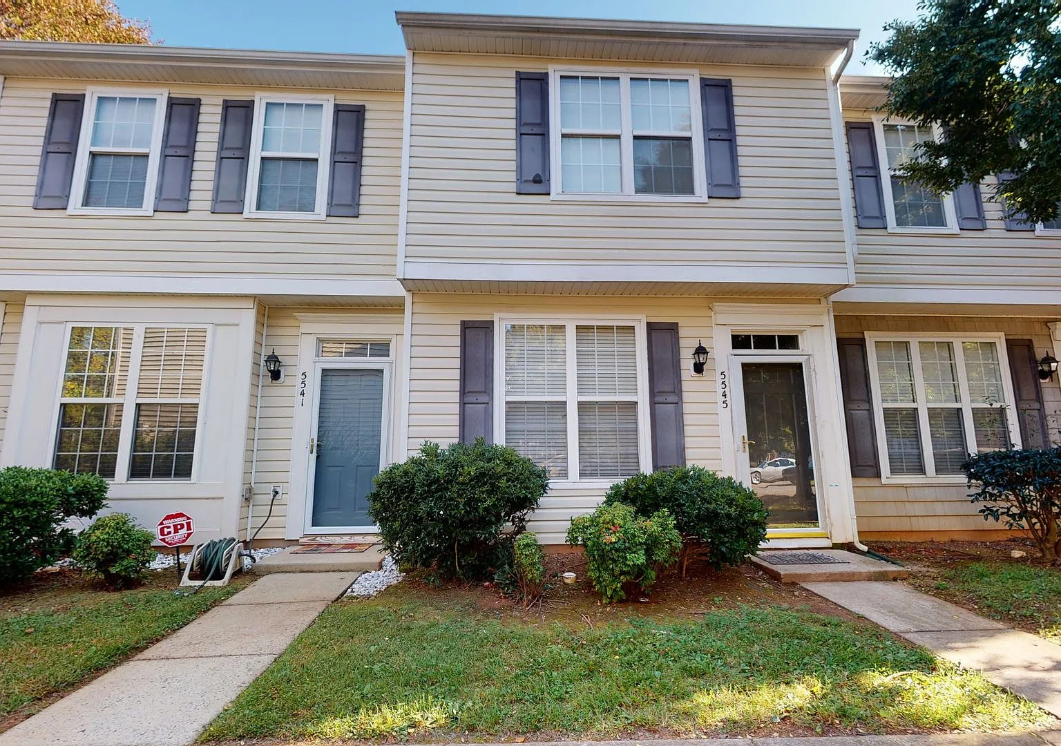5545 Seths Drive — Photo 1