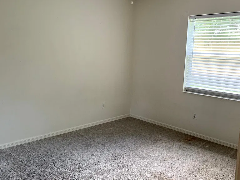 138 Barrington Dr — Photo 13