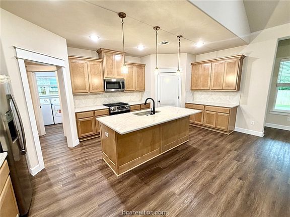 4th image of 1206 Bridgewater Dr