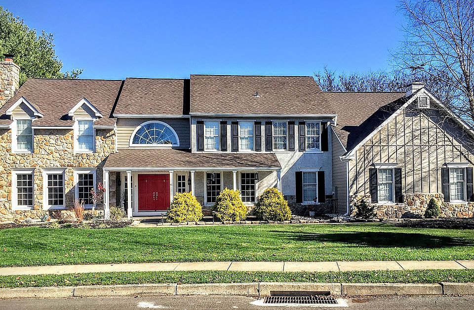 2nd image of 8 Riverstone Cir