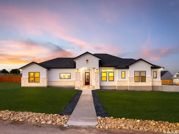 114 Pine Valley Drive, La Vernia, TX 78121