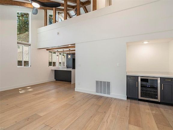 4th image of 878 Southwood Blvd #11
