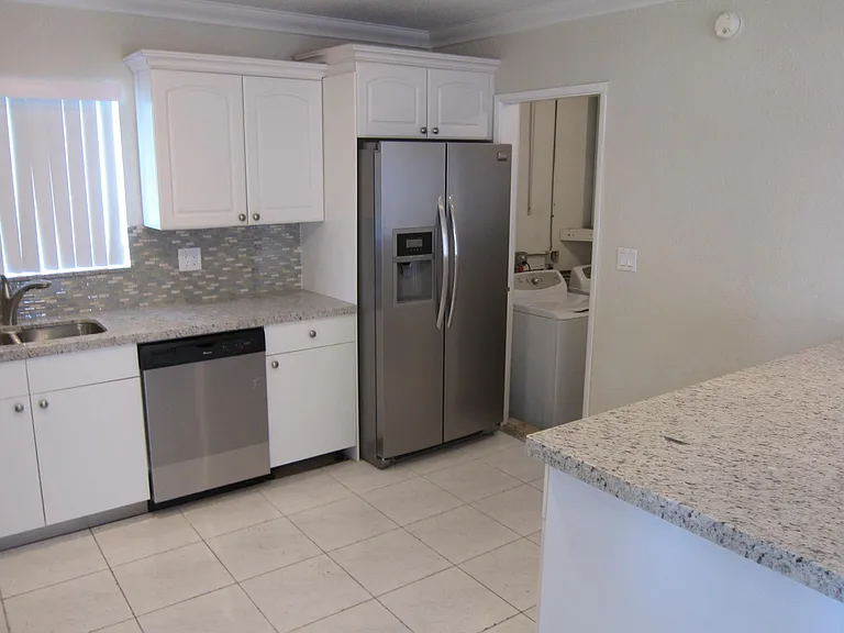 1306 S 29th Ave — Photo 3