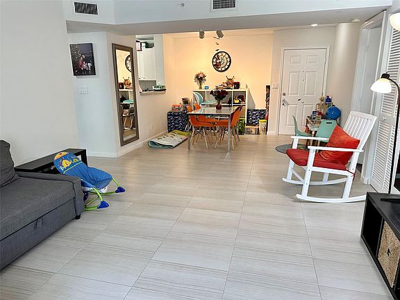 3rd image of 649 E Sheridan Street #105