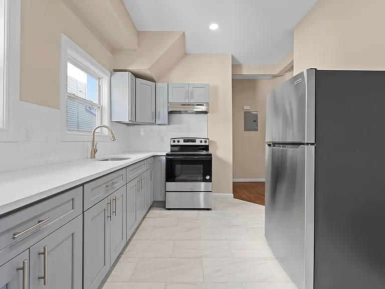 460 S 6th Ave #1 — Photo 13