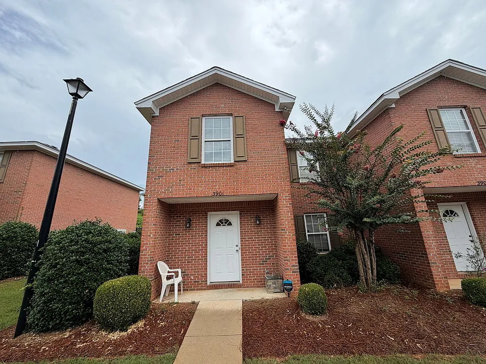 1477 N Donahue Dr #3901