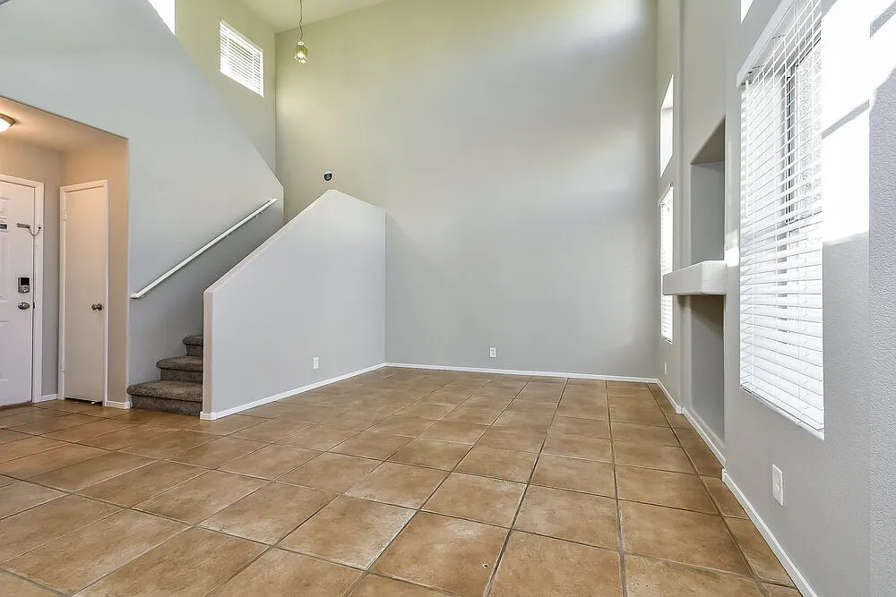 3 bed, 2.5 bath, 1343 sqft, $2,285 — Photo 4