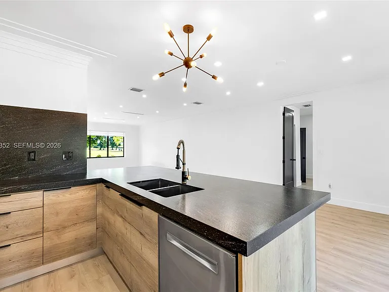 365 Fairway Dr — Photo 34