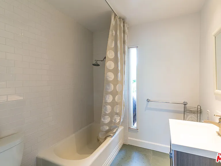1530 S Sierra Bonita Ave — Photo 16
