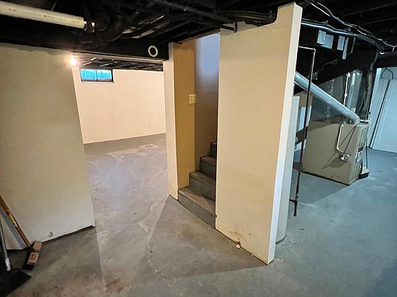 3rd image of 415 W Birchwood Ave