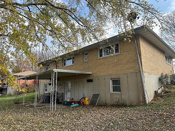 4th image of 203 N Klebba Dr