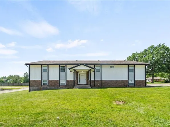 2203 Mission Rd, Harrisonville, MO 64701