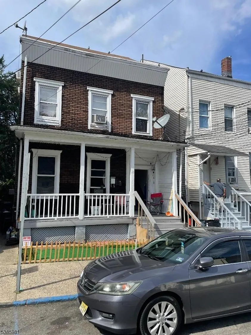 63 Front St photo 1