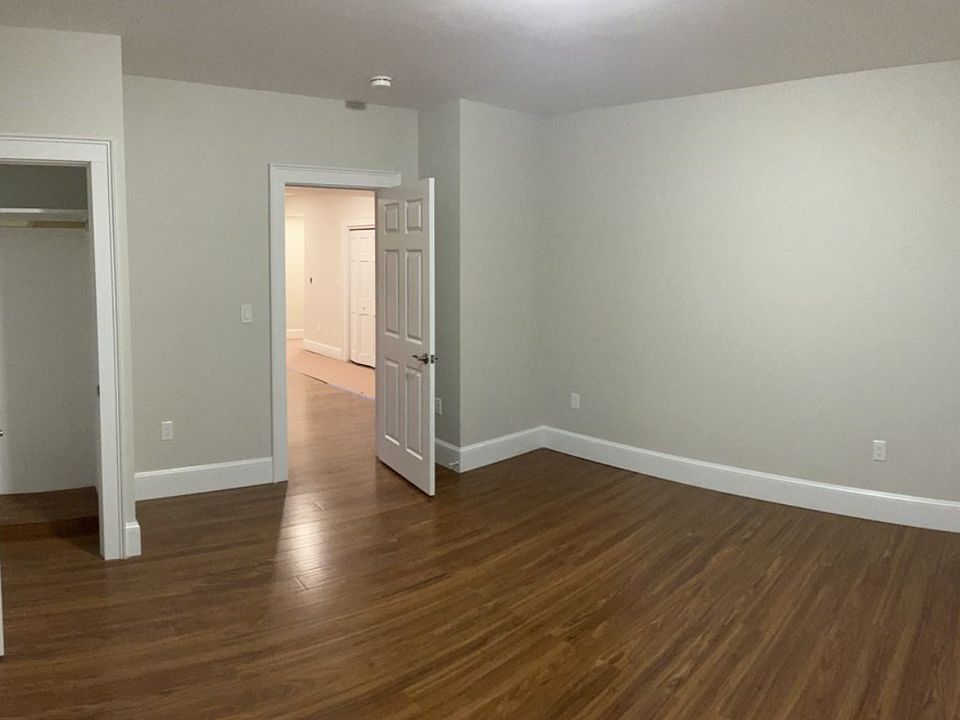 1st image of 51 Mount Vernon St APT 3