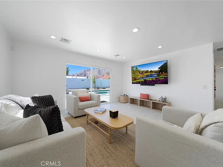 373 W Avenida Cerca — Photo 6