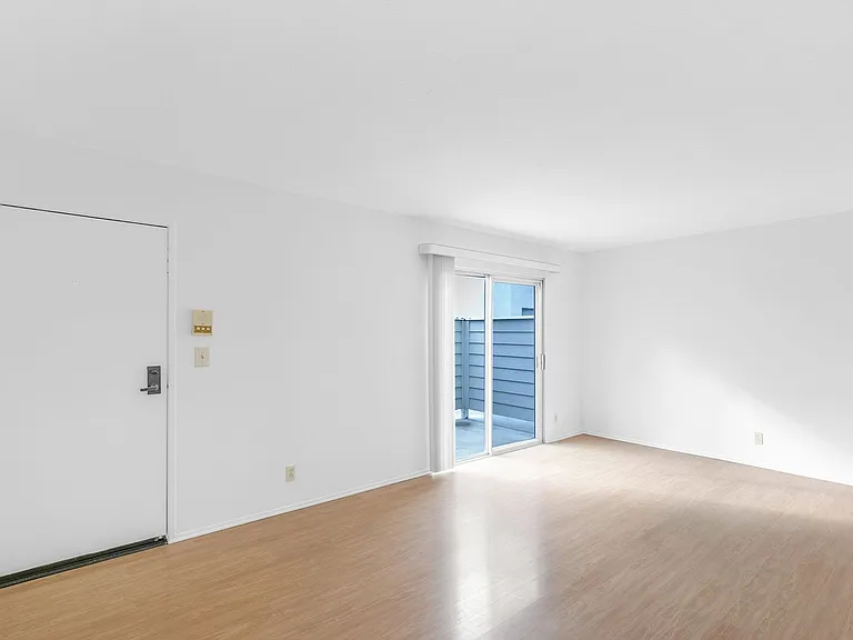 14455 Dickens St — Photo 3
