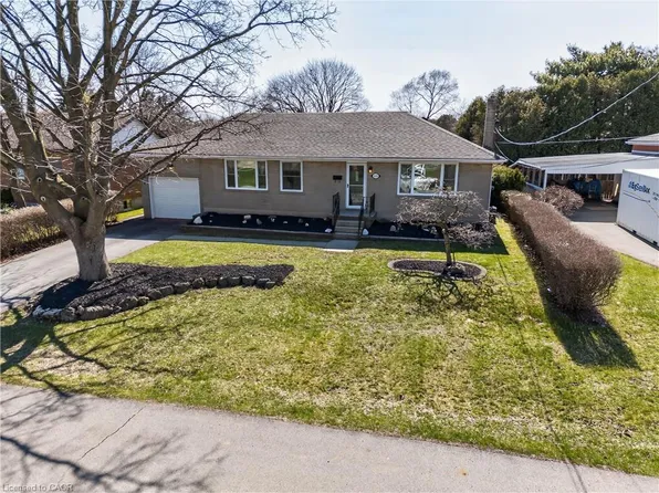1055 Shepherds Dr, Burlington, ON L7T 3R4
