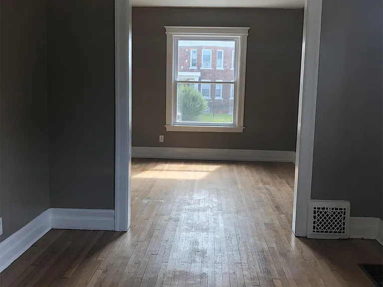 505 Westminster St — Photo 4