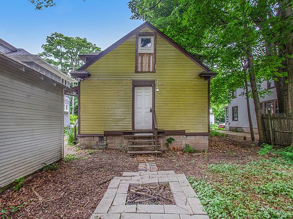 5th image of 116 Luton Ave SE