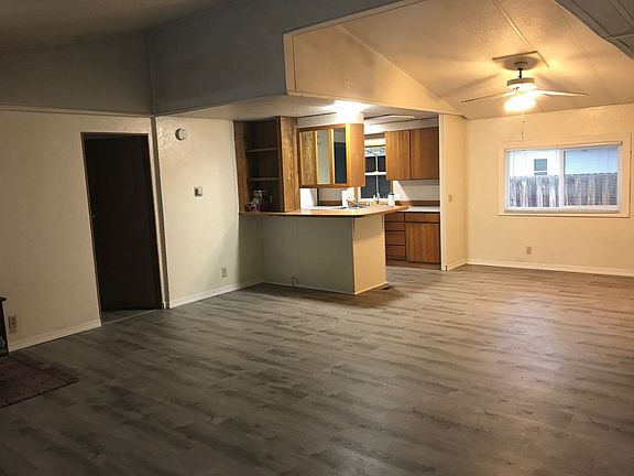 4th image of 1523 SE Bronzewood Ave
