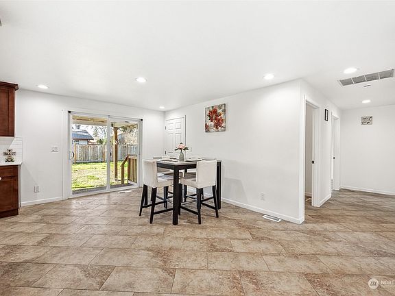 5th image of 16816 5th Avenue Ct E