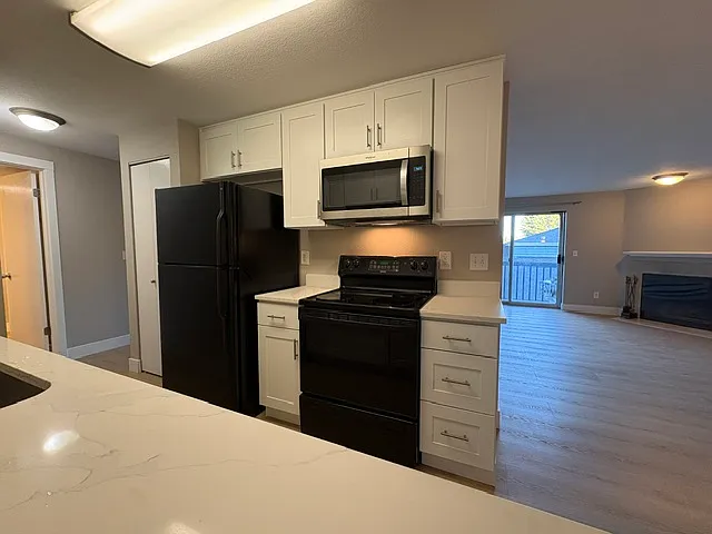 16817 Larch Way — Photo 4