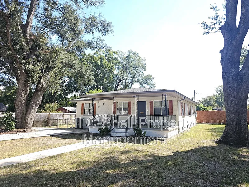 Building Photo - 913 W Hernandez St