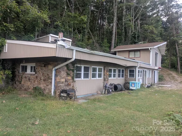 33 Venus Dr, Asheville, NC 28804