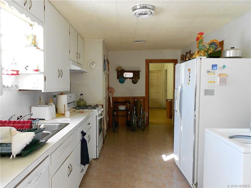 2nd image of 406 SE B St