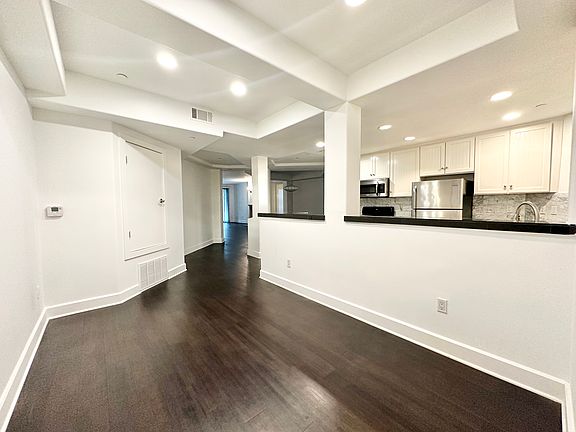 5th image of 11611 Montana Ave APT 204