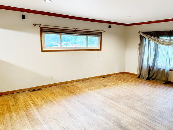 5th image of 3538 N Lake Park Ave