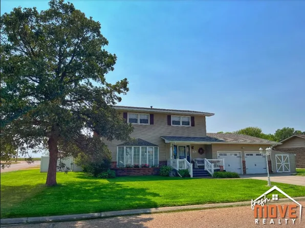 501 N Shoshone Ct, Satanta, KS 67870