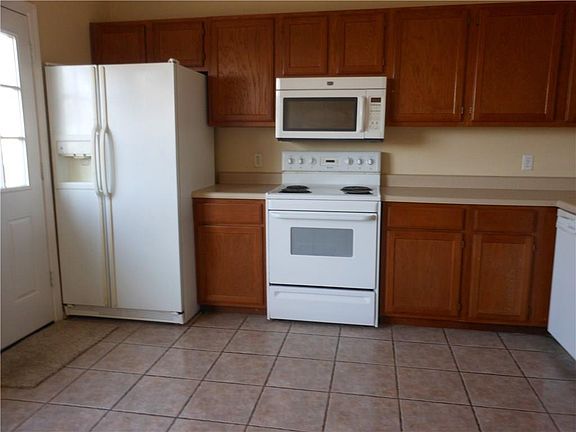 3rd image of 3911 Kingsberry Dr