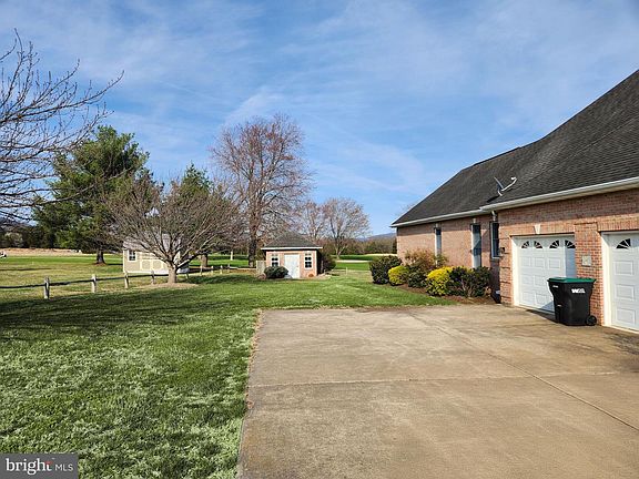 3rd image of 400 Beall Ave