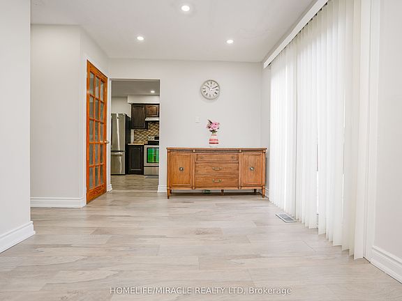 4th image of 15 Heatherside Ct