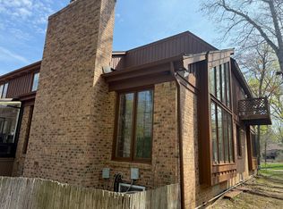 2880 Lakewoods Ct, West Bloomfield, MI 48324