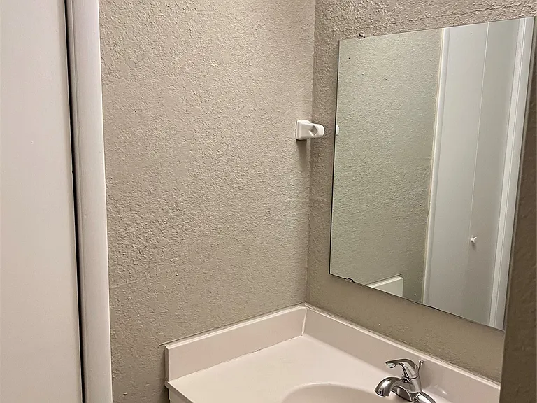 4725 S Fulton Ct — Photo 11