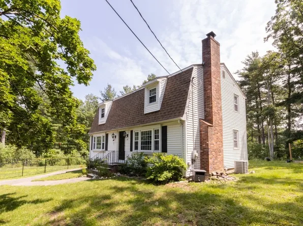 12 Blueberry Ln, Walpole, MA 02081