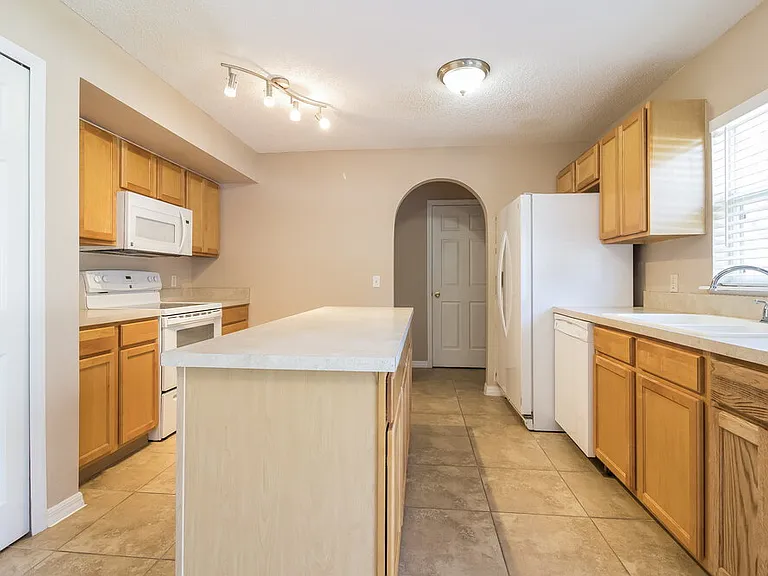 1113 Benan Ct — Photo 5