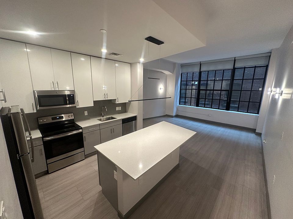 1st image of 126 E 6th St #15