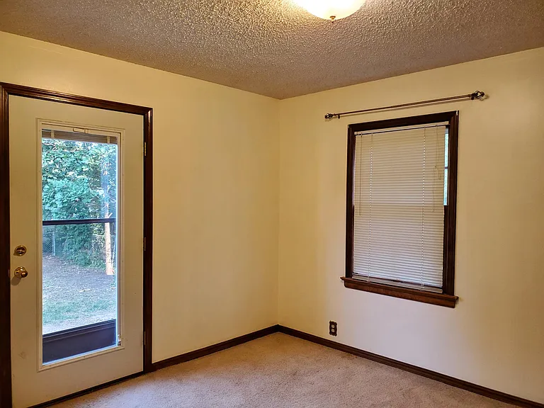 412 N Magnolia St — Photo 8