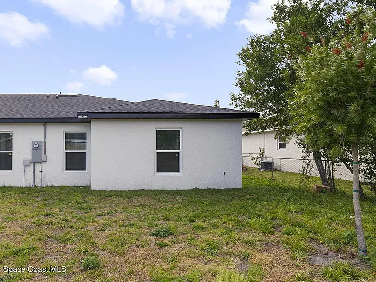 95 W Towne Pl — Photo 13
