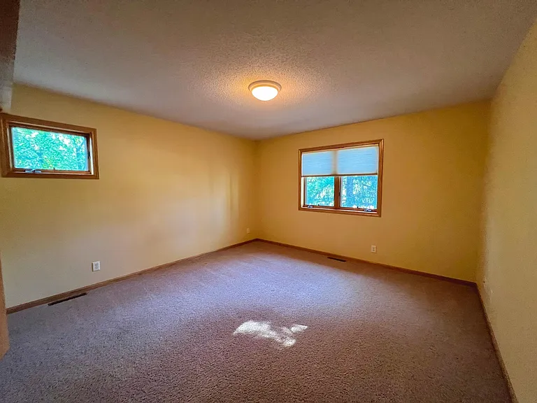 1701 Pheasant Run — Photo 19