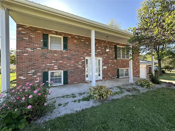 2 Surrey Hills Rd, Hannibal, MO 63401