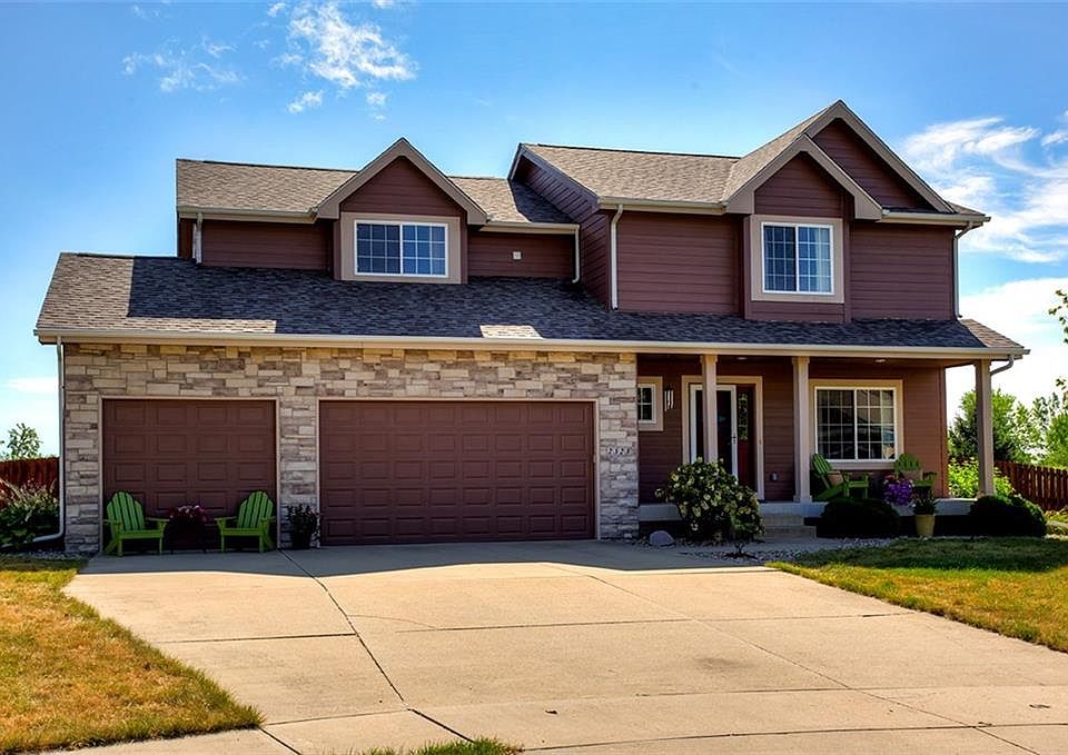 1st image of 2323 SW Woodland Ct