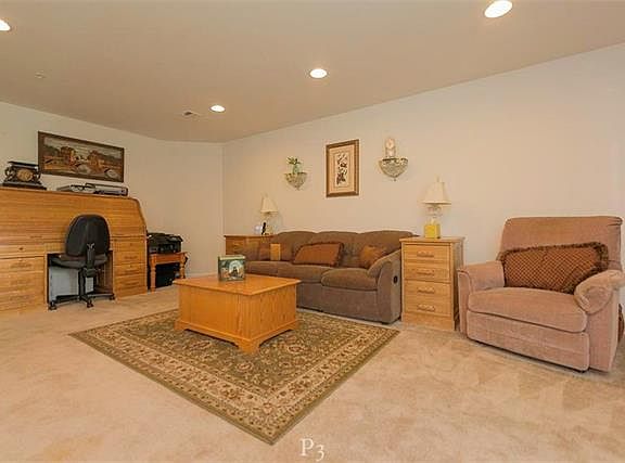 2nd image of 19 Yellow Rose Ln