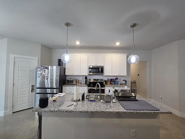 1051 Lexington Dr — Photo 5